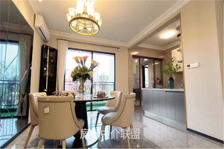 荣利家园2室2厅1卫85㎡毛胚带车位储藏可按揭